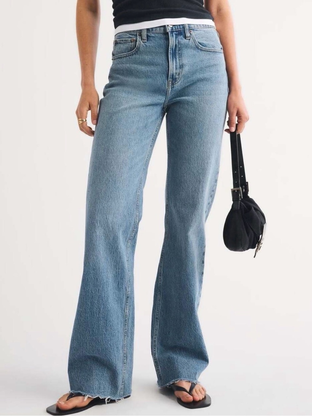 Abercrombie and Fitch 90s Relaxed Jean High Rise Raw Fray Hem Womens Size 33